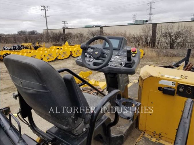 2016 CATERPILLAR AP1055