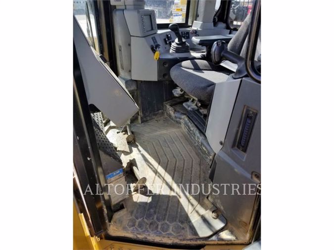 2014 CATERPILLAR D8T