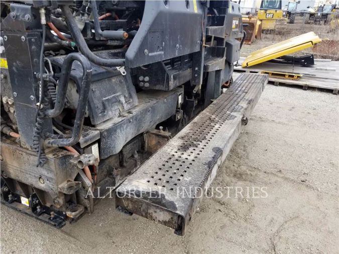 2016 CATERPILLAR AP1055