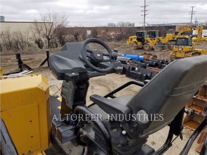 2016 CATERPILLAR AP1055