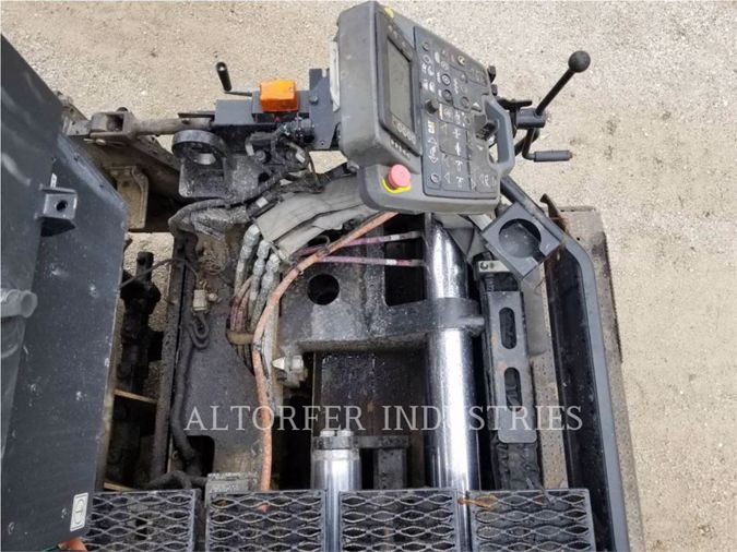 2016 CATERPILLAR AP1055