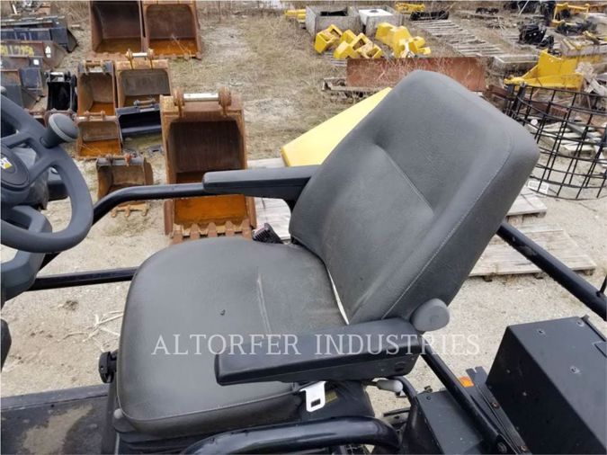 2016 CATERPILLAR AP1055