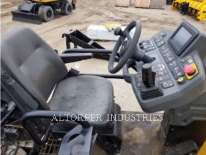 2016 CATERPILLAR AP1055
