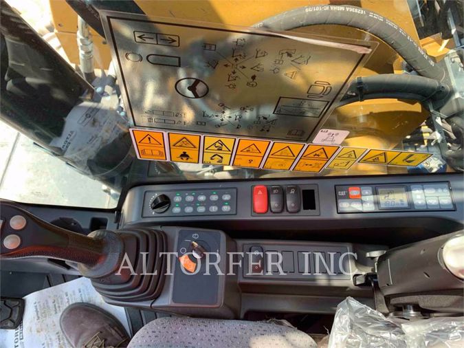 2018 CATERPILLAR M320