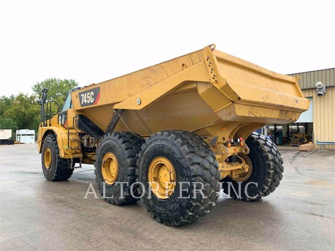 2015 CATERPILLAR 745