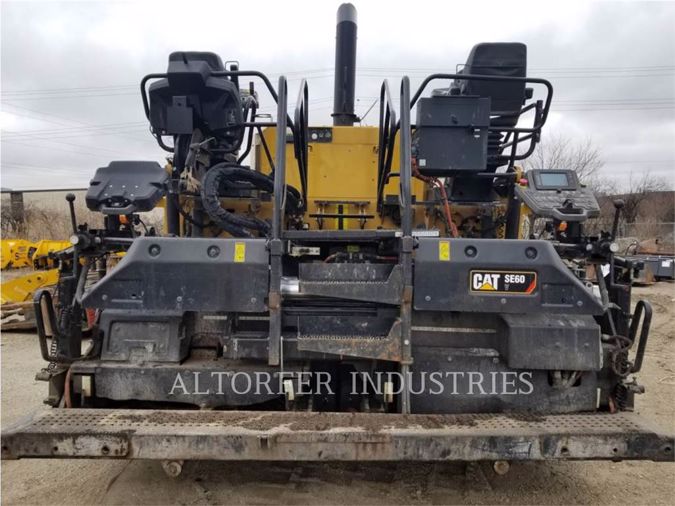 2016 CATERPILLAR AP1055