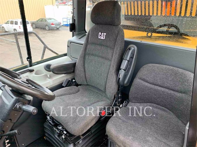 2015 CATERPILLAR 745