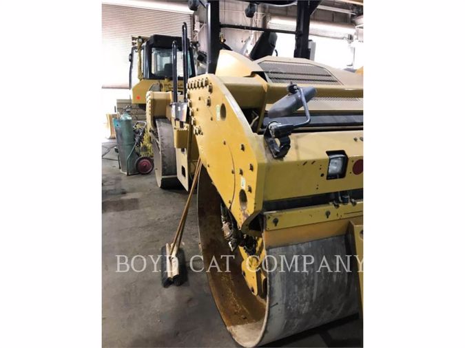 2015 CATERPILLAR CB64