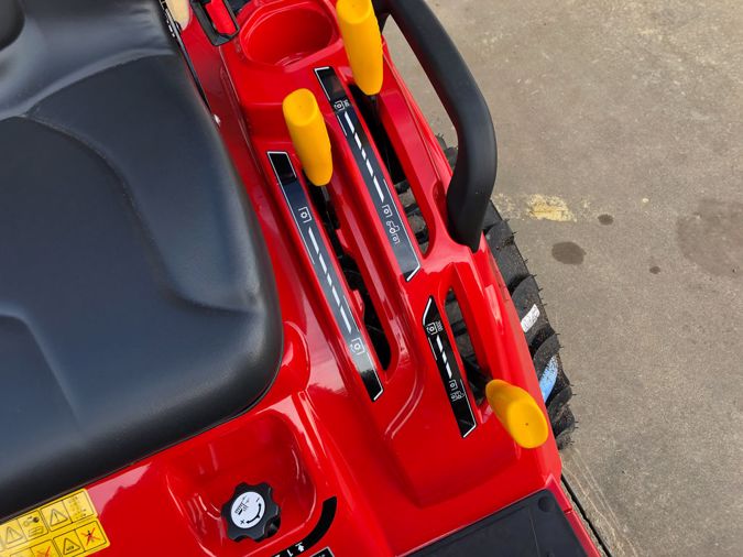 2020 MASSEY FERGUSON GC1725