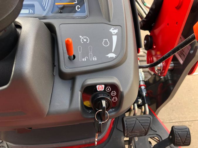 2020 MASSEY FERGUSON GC1725