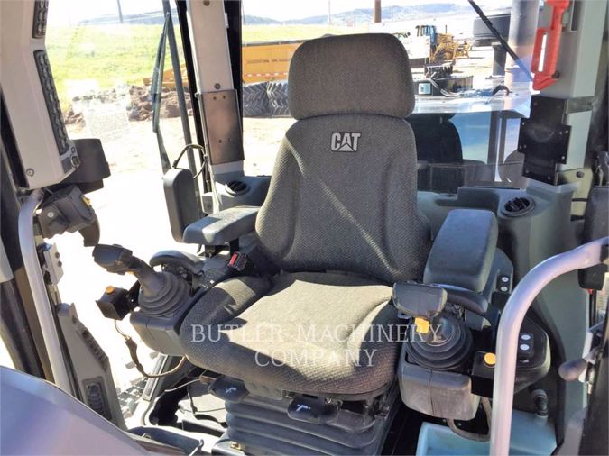 2018 CATERPILLAR 18M