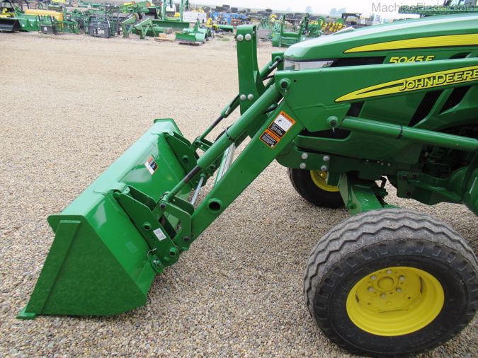 2019 JOHN DEERE 5045E