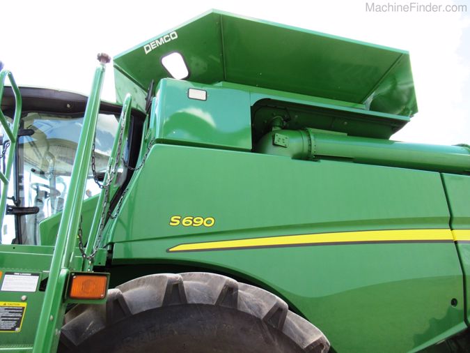 2015 JOHN DEERE S690