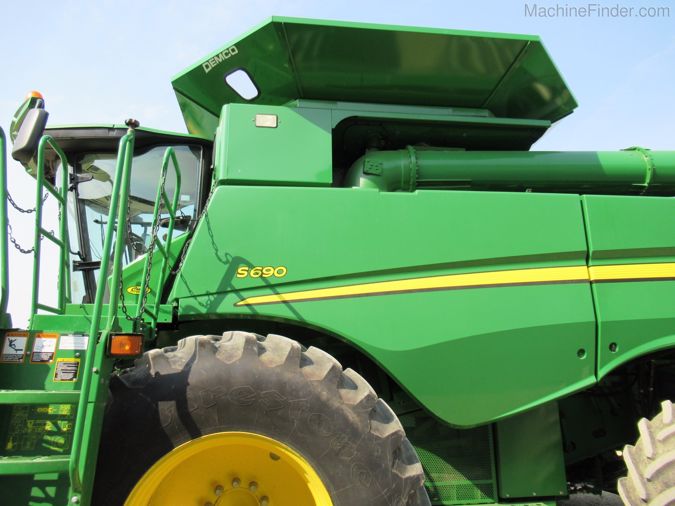 2015 JOHN DEERE S690