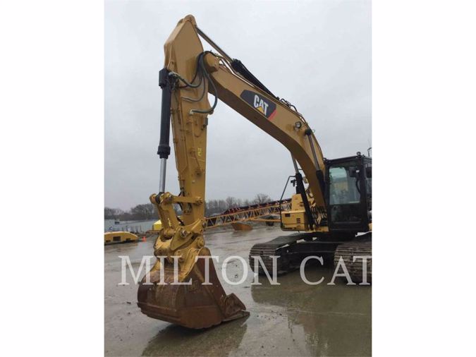 2017 CATERPILLAR 323F