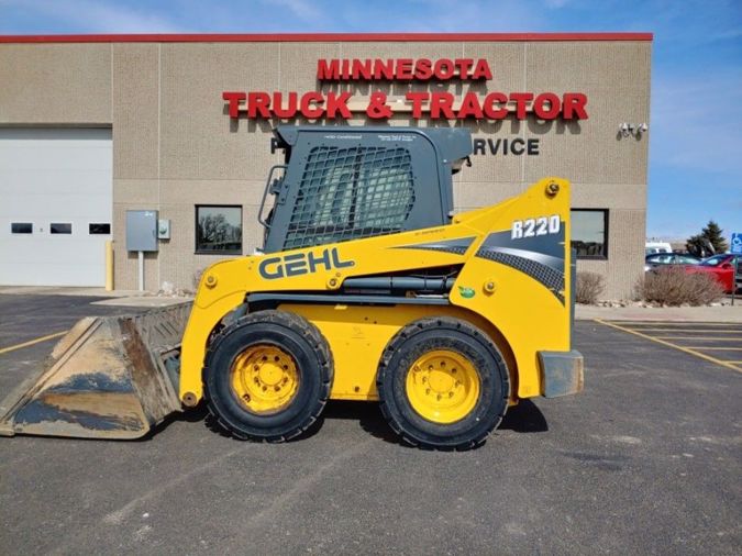 2018 GEHL R220