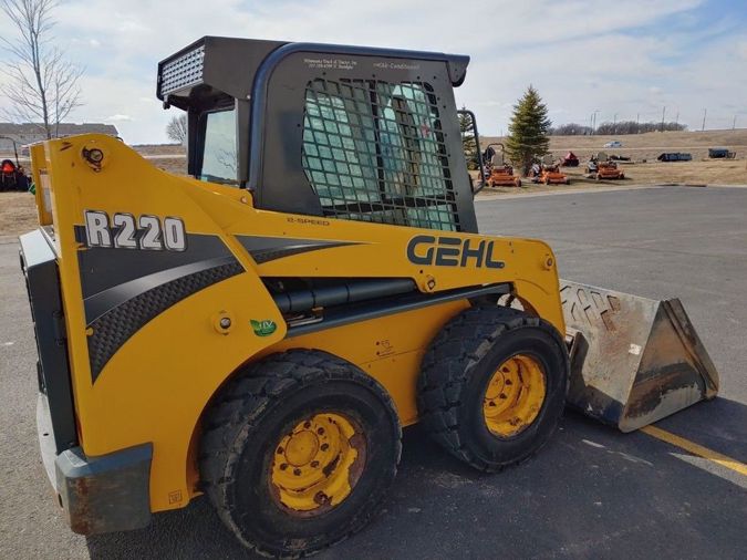 2018 GEHL R220
