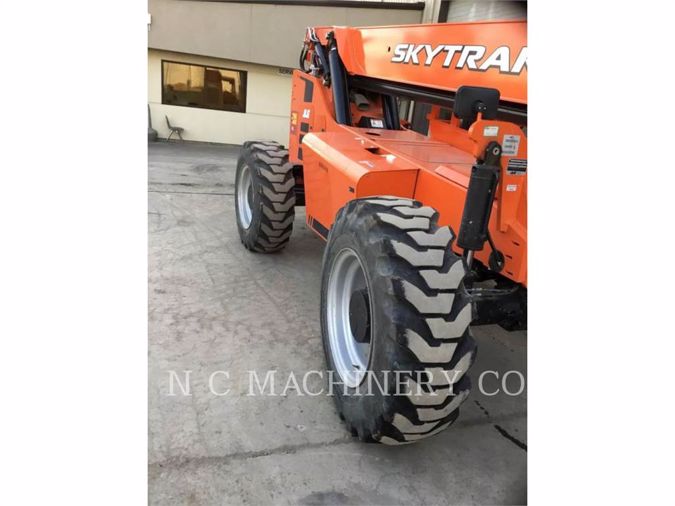 2019 JLG 8042