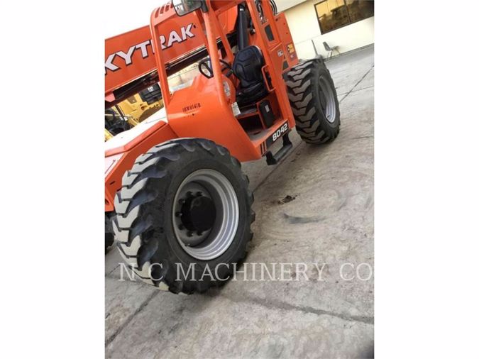 2019 JLG 8042