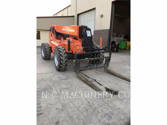 2019 JLG 8042