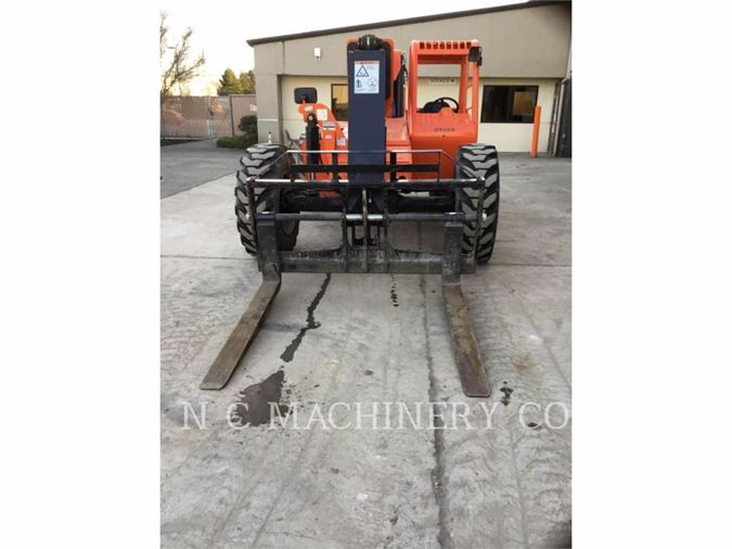 2019 JLG 8042