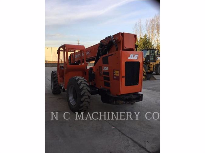 2019 JLG 8042