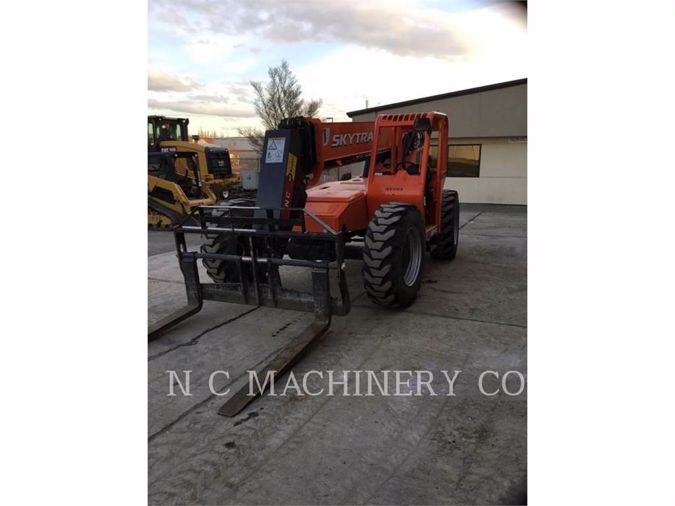 2019 JLG 8042