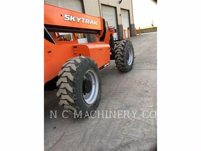2019 JLG 8042