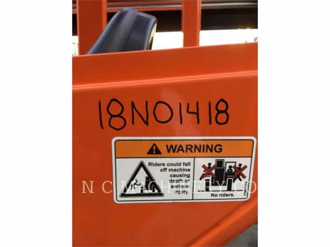 2019 JLG 8042