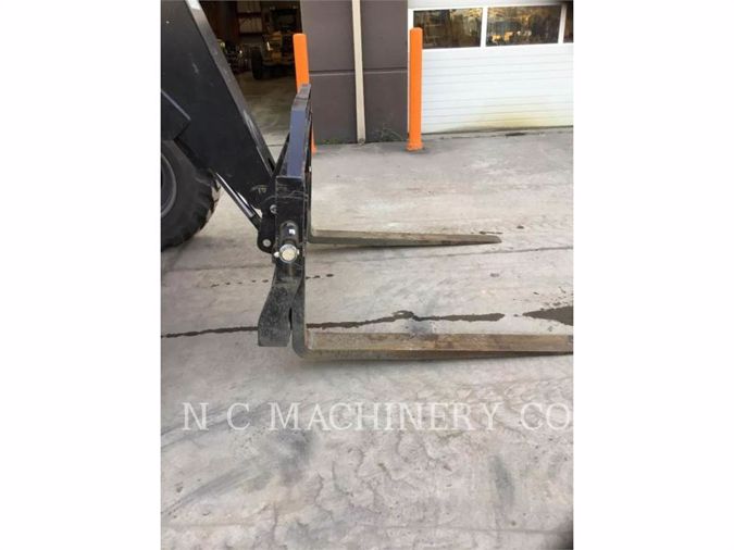 2019 JLG 8042