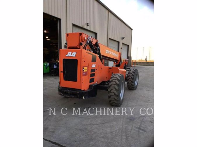 2019 JLG 8042