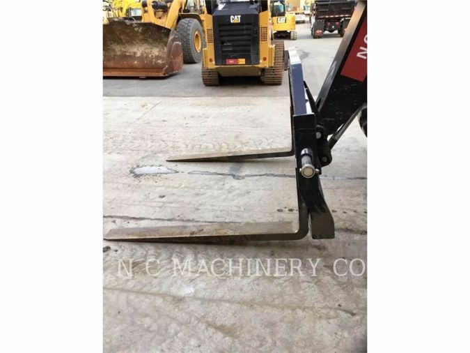 2019 JLG 8042