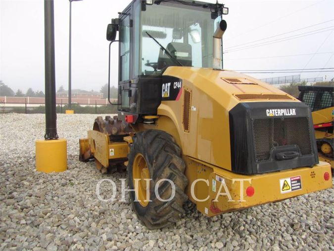 2011 CATERPILLAR CP44