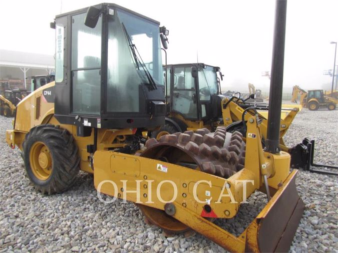 2011 CATERPILLAR CP44