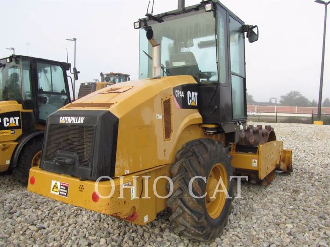2011 CATERPILLAR CP44