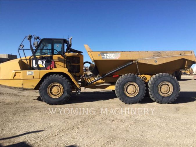 2015 CATERPILLAR 725