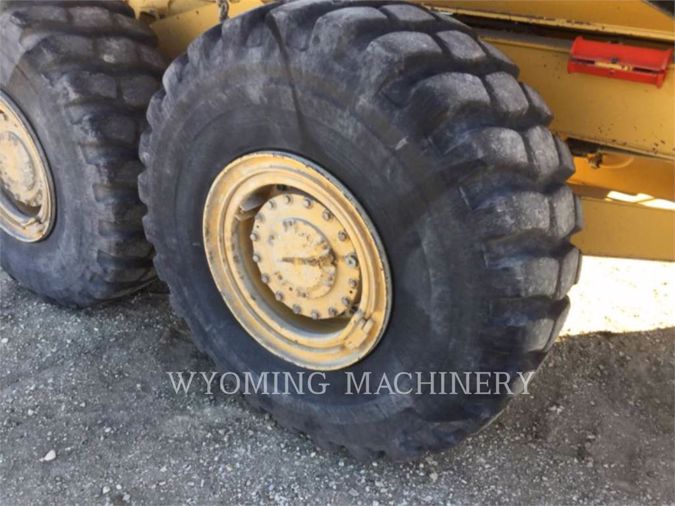 2015 CATERPILLAR 725