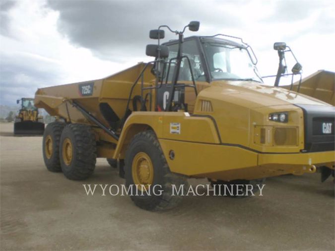2018 CATERPILLAR 725
