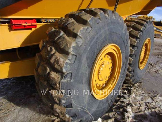 2015 CATERPILLAR 725