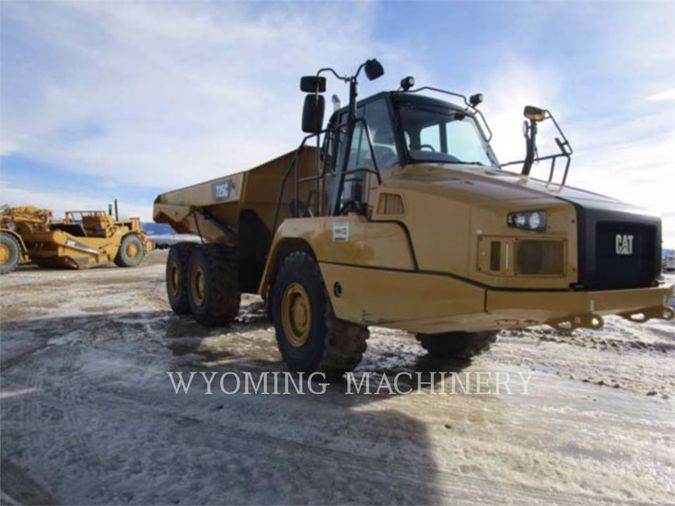 2015 CATERPILLAR 725