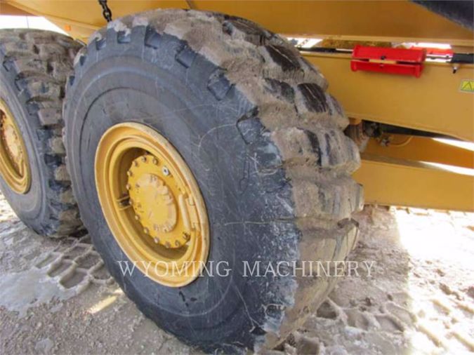 2015 CATERPILLAR 725