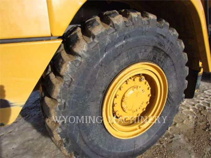 2015 CATERPILLAR 725