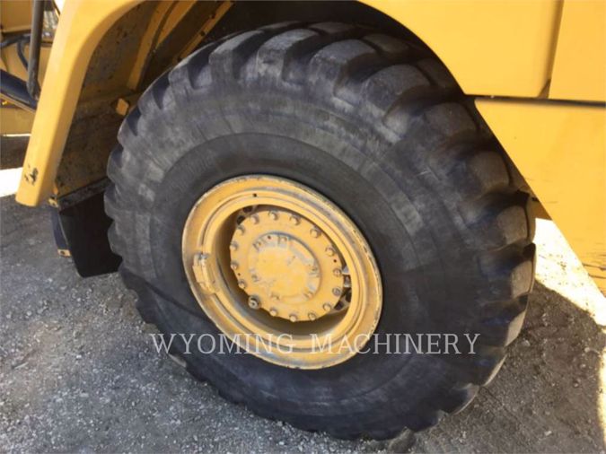 2015 CATERPILLAR 725