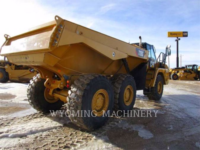 2015 CATERPILLAR 725
