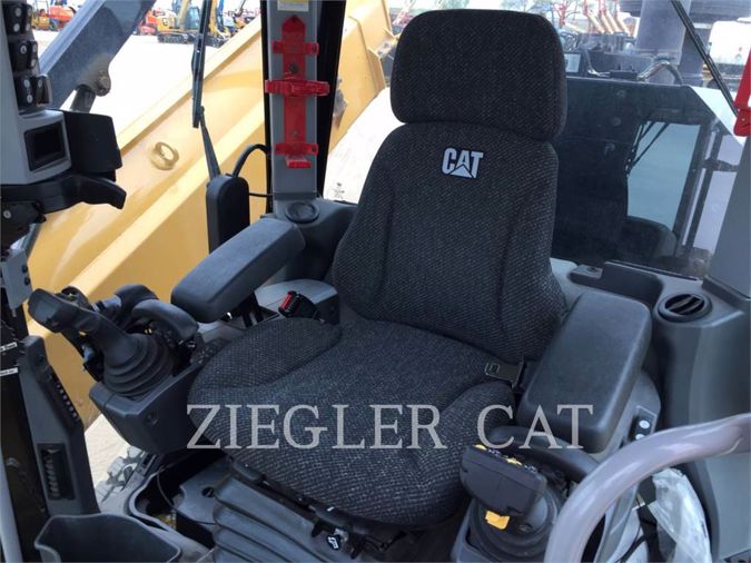 2015 CATERPILLAR 12M