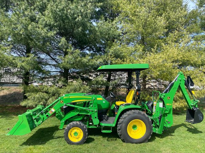 JOHN DEERE 3025E