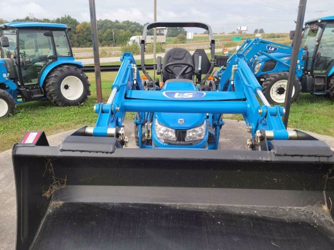 LS TRACTOR MT125