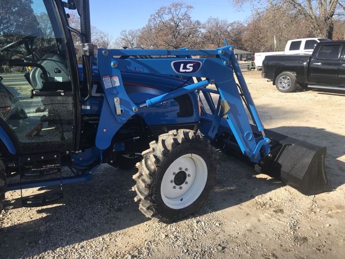 LS TRACTOR XU6158