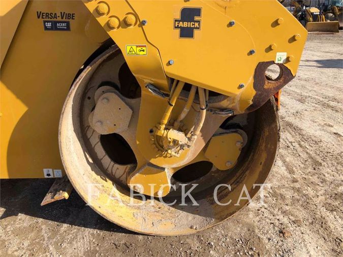 2013 CATERPILLAR CB64