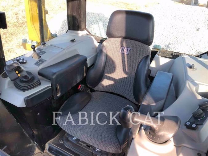 2017 CATERPILLAR D6N